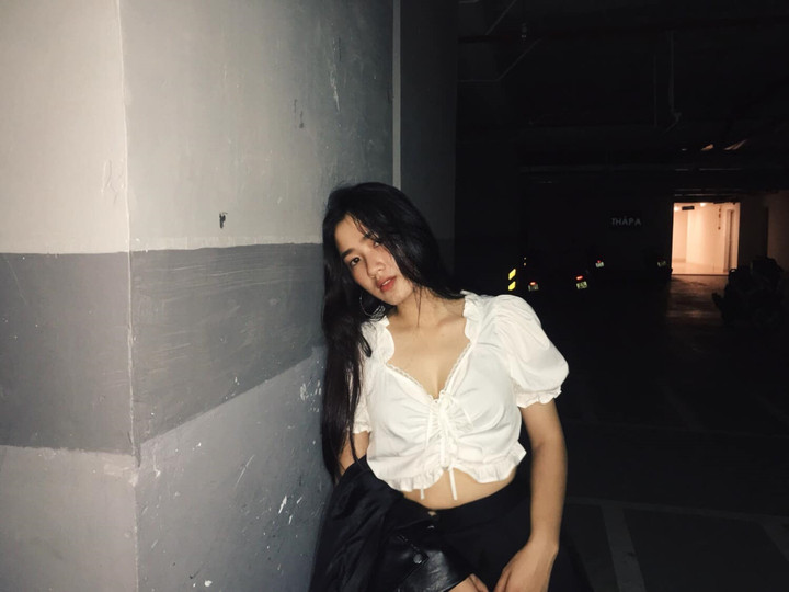 Ngoài đời, Đào Phương Anh cũng có phong cách thời trang sành điệu, gợi cảm. Với ngoại hình đẹp, gương mặt ưa nhìn, nữ diễn viên trẻ nhận được nhiều sự quan tâm từ khán giả.