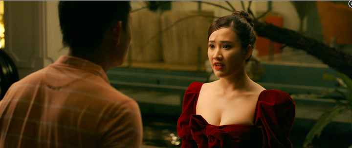 Nhân vật nhung luôn xuất hiện với những bộ váy áo lộng lẫy, gợi cảm khác hẳn so với những cô gái như Hoài, Thoan... Dù có tạo hình đẹp nhưng với lối sống ích kỷ, dựa dẫm và tính cách kiêu kỳ, luôn đeo bám đàn ông bất kể họ đã có vợ, Nhung khiến khán giả ghét cay ghét đắng.