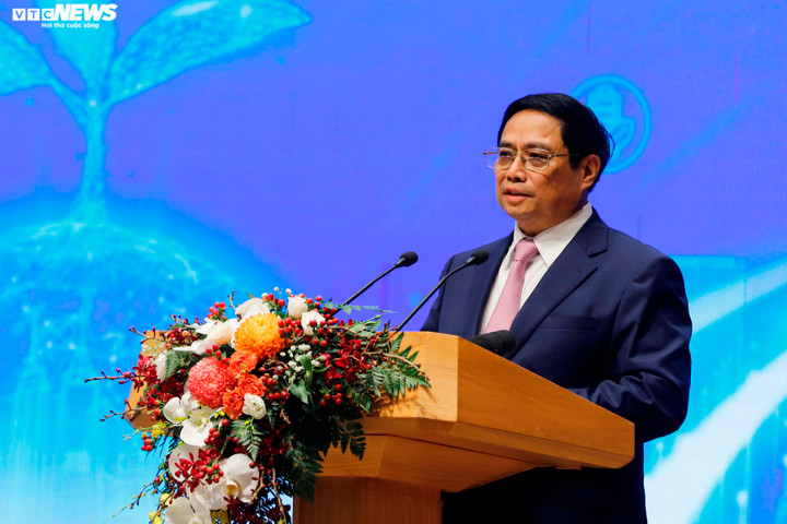 Trong khi đó, Việt Nam hiện có 153 dự án đầu tư sang Singapore còn hiệu lực, tổng vốn đăng ký hơn 690 triệu USD, đứng thứ 10/80 quốc gia và vùng lãnh thổ có vốn đầu tư của Việt Nam. Trong ảnh Thủ tướng Phạm Minh Chính phát biểu tại hội nghị.