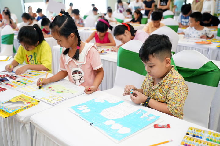 Cuộc thi vẽ tranh về tổ ấm tại The Ori Garden.