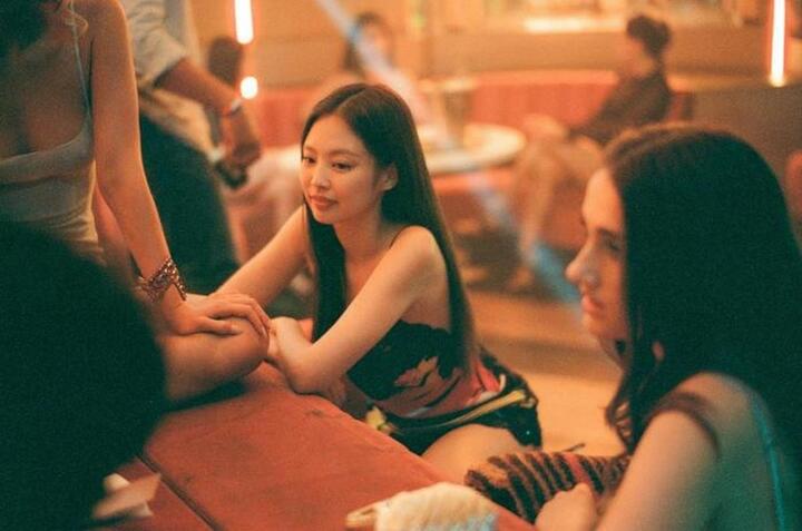 Sự góp mặt của ngôi sao K-pop Jennie trong phim Mỹ "The Idol" tạo hiệu ứng truyền thông mạnh, nhưng chất lượng phim bị giới phê bình chê.