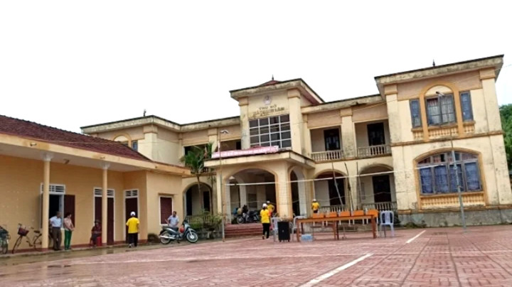 Năm 2020, trụ sở xã Thạch Lâm (huyện Thạch Hà, Hà Tĩnh) bị bỏ hoang sau khi sáp nhập.