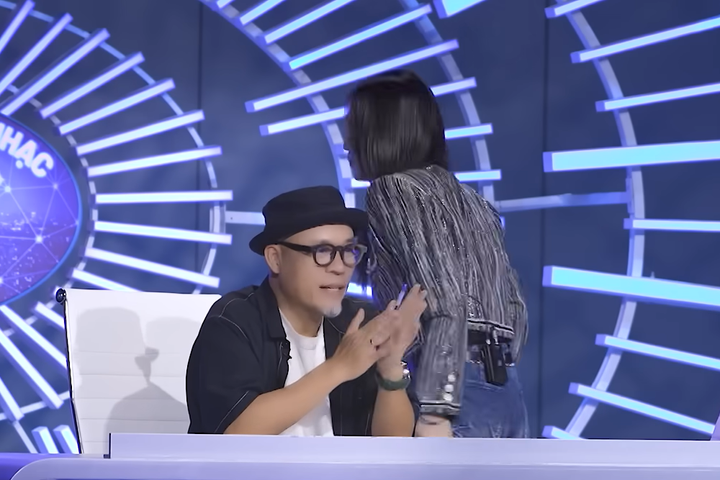 Nữ ca sĩ sinh năm 1981 cũng có lần "phá luật" tại Vietnam Idol. Cụ thể, cô đã ra khỏi khu vực ghi hình để tìm cơ hội cho thí sinh Phương Anh, một thí sinh đã bị loại từ vòng Sơ khảo nhưng đi thi cùng với bạn trai là Quốc Vương. Kết quả, "họa mi tóc nâu" đã đem về hai vé bạc và trao cơ hội bước vào vòng Nhà hát cho Phương Anh và Quốc Vương (bạn trai Phương Anh).