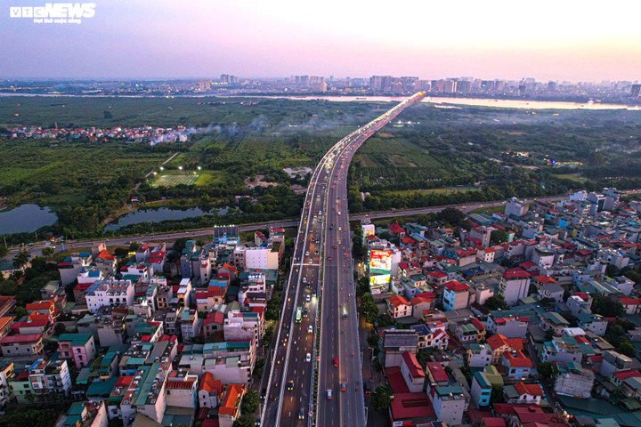 Sau khi thông xe, cầu Vĩnh Tuy hết cảnh ùn tắc vào giờ cao điểm.