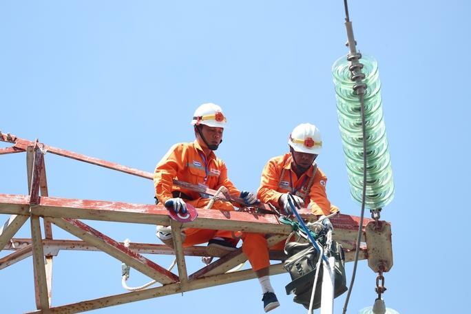 Giá điện có thể gánh thêm khoản lỗ của EVN.