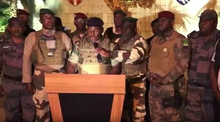 Các thành viên quân đội Gabon tuyên bố nắm quyền (Ảnh chụp màn hình)