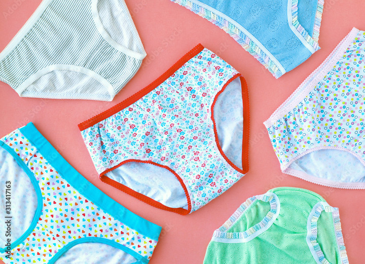 Tuyệt đối không dùng chung đồ lót để tránh lây nhiễm các bệnh tình dục. (Ảnh: Adobe Stock)