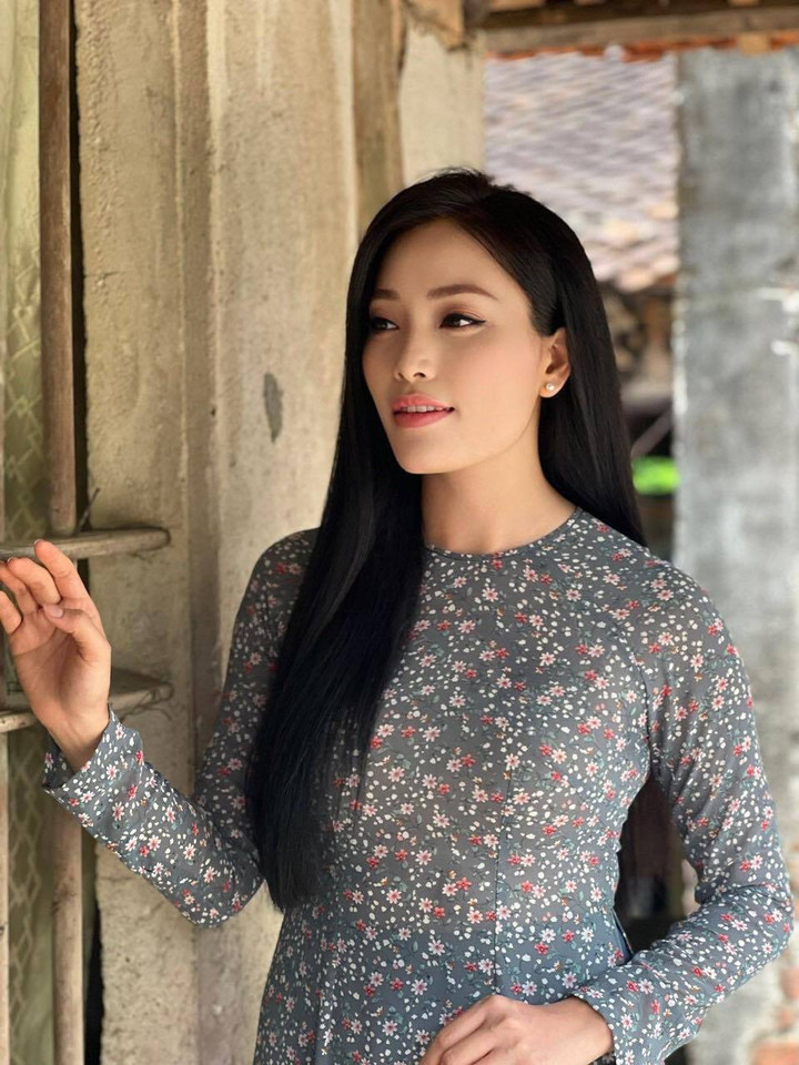 Thể hiện đúng sở trường của mình, Huyền Trang ''đốn tim'' khán giả bằng giọng hát ngọt ngào, sâu lắng, tinh tế và thấm đẫm hồn quê.