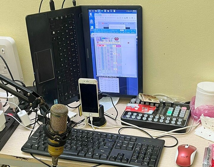 Phương tiện dùng để livestream các trang đánh bạc trực tuyến. (Ảnh: Công an cung cấp)