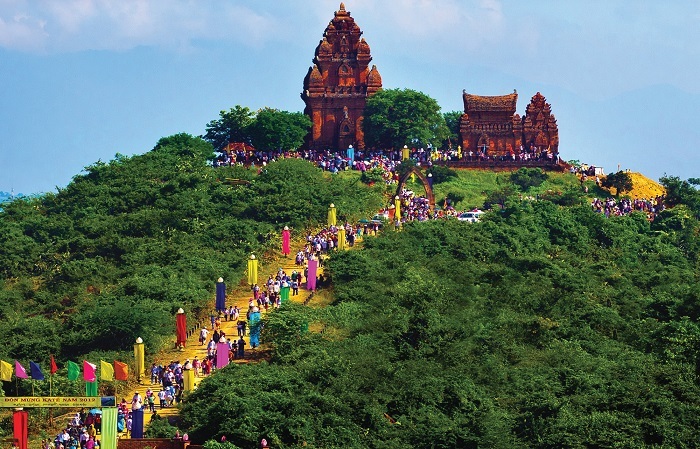 Chọn trang phục phù hợp là một bước chuẩn bị quan trọng để trở thành khách du lịch văn minh. (Ảnh minh họa: Vinpearl)