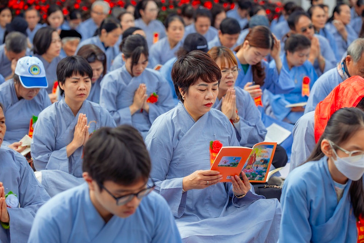 Ngàn người đổ về làm lễ Vu Lan báo hiếu trên đỉnh thiêng Fansipan - 2