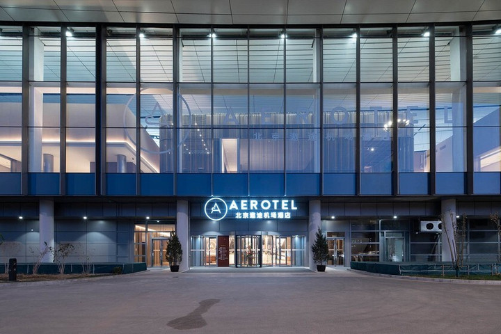 Không những vậy, sân bay còn sở hữu hệ thống khách sạn cực sang chảnh mang tên Aerotel Beijing, hành khách nghỉ tại đây có thể nhận và trả phòng bất kể thời gian nào trong ngày.
