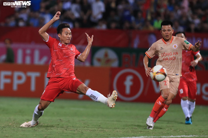 CLB Công an Hà Nội không kiểm soát được thế trận. (Ảnh: Đức Minh)