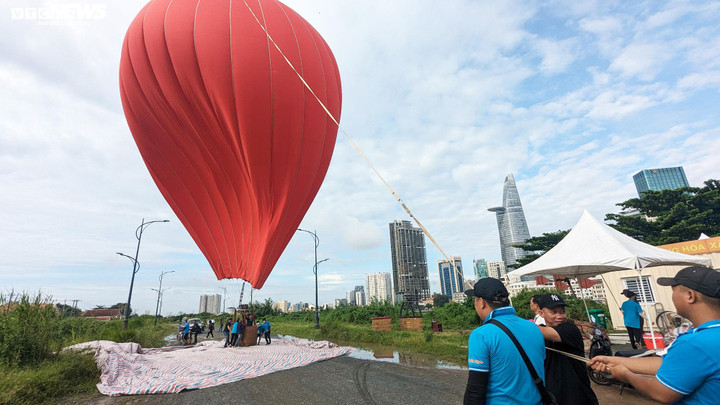 Cũng trong khuôn khổ chương trình chào mừng ngày lễ 2/9, các hoạt động văn hóa, văn nghệ và thể dục thể thao khác cũng diễn ra như biểu diễn thể dục thể thao lúc 18h-19h15, ngày 2/9, tại khu vực đi bộ đường Nguyễn Huệ (đoạn từ đường Tôn Thất Thiệp đến Huỳnh Thúc Kháng); Chương trình nghệ thuật từ 19h30-22h15, ngày 2/9, tại khu vực đi bộ đường Nguyễn Huệ (đoạn giao với đường Ngô Đức Kế); Tổ chức bắn pháo hoa tầm cao ở khu đầu đường hầm sông Sài Gòn (phường Thủ Thiêm, TP Thủ Đức) và bắn pháo hoa tầm thấp tại công viên văn hóa Đầm Sen (phường 3, quận 11).