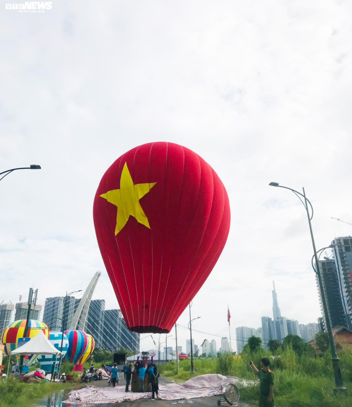 Chương trình thả khinh khí cầu sẽ diễn ra từ ngày 2 - 3/9, bắt đầu từ 6h - 9h và từ 16h30 - 18h30 mỗi ngày. Riêng thời gian 19 - 21h mỗi ngày là đêm hoa đăng khinh khí cầu.