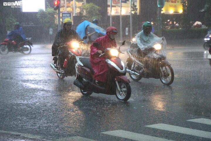 Tây Nguyên và Nam Bộ nhiều nơi mưa to đến rất to.