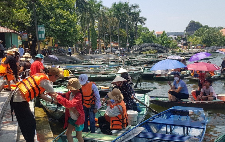Đến sáng 2/9, Khu du lịch Tam Cốc - Bích Động đón khách trở lại. (Ảnh: Diệu Anh)