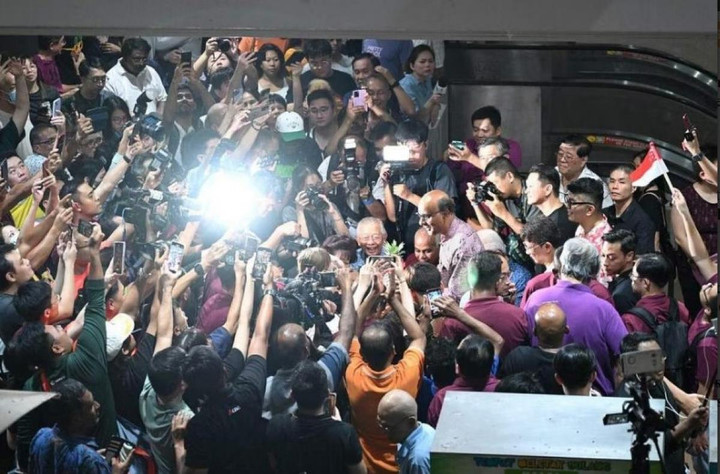 Tổng thống đắc cử Tharman phát biểu trước báo giới sau khi kết quả bầu cử được công bố (Ảnh: Business Times)