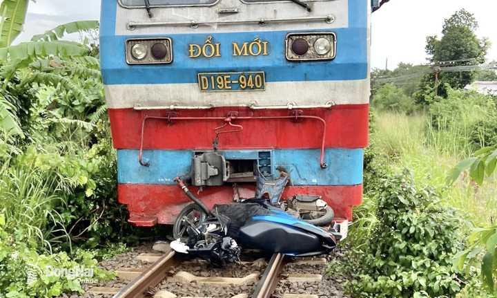 Tai nạn đường sắt làm 2 người tử vong ngày 3/9 tại Đồng Nai. (Ảnh: Đ.X.)
