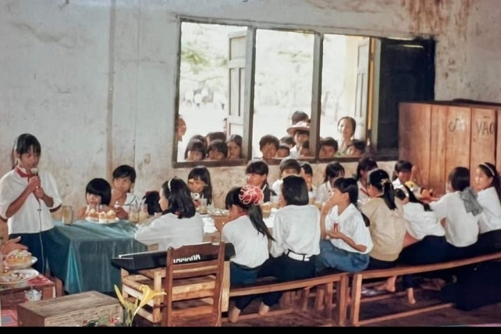 Loạt ảnh bá đạo trong ngày khai giảng: Học sinh Tiểu học gào khóc đòi về,  gương mặt thất thểu chán lắm rồi - Netizen - Việt Giải Trí
