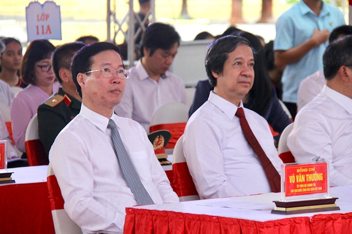 Chủ tịch nước Võ Văn Thưởng, Bộ trưởng Bộ GD&ĐT Nguyễn Kim Sơn dự lễ khai giảng sáng nay.