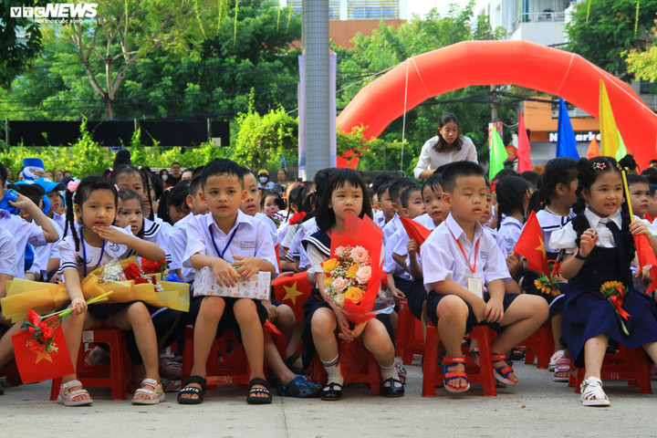 Học sinh Đà Nẵng nô nức bước vào năm học mới. (Ảnh: Xuân Tiến)