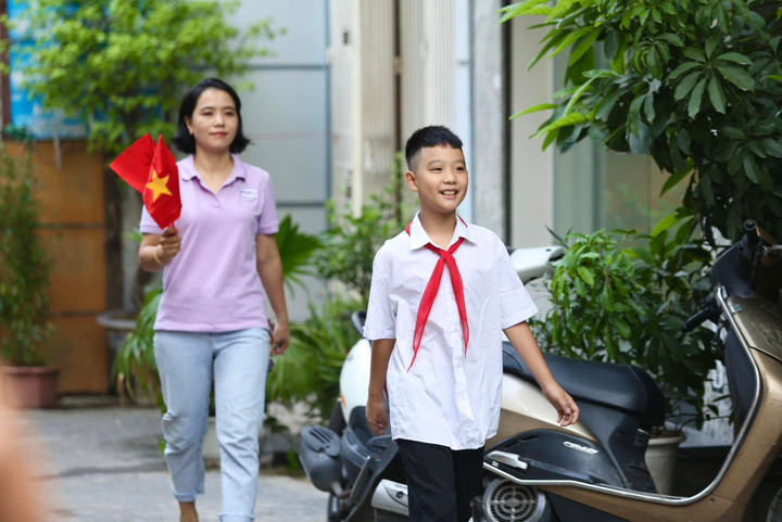 Theo chỉ đạo của Sở Giáo dục và Đào tạo Hà Nội, buổi lễ khai giảng năm học mới 2023-2024 tại các trường tổ chức ngắn gọn, kéo dài không quá 60 phút và lấy học sinh làm trung tâm, chú trọng việc tổ chức đón học sinh đầu cấp. (Ảnh: Khổng Chí)