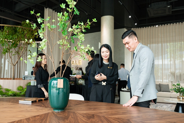 Giống với chị Nga, nhiều khách hàng lựa chọn dự án do Masterise Homes phát triển vì giữ vững tiến độ bàn giao trong 2023 và có hỗ trợ tặng nội thất 100% từ châu Âu.