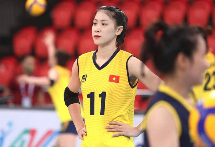 Ở đội tuyển Việt Nam, Kiều Trinh thường được đăng kí ở vị trí đối chuyền. Cô có chiều cao 1m77 và tầm bật nhảy trên 2,8m.