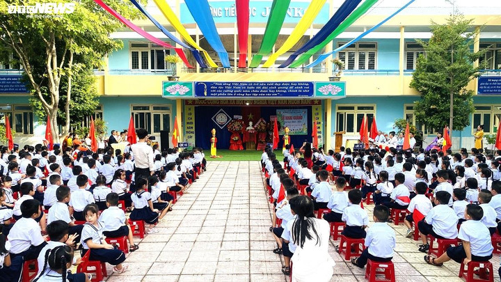 Thầy và trò Trường Tiểu học Junko, xã Điện Phước, thị xã Điện Bàn, tỉnh Quảng Nam bước vào năm học mới với niềm tự hào khi được học tập, giảng dạy dưới mái trường mang tên cô gái Nhật. (Ảnh: Thanh Ba)