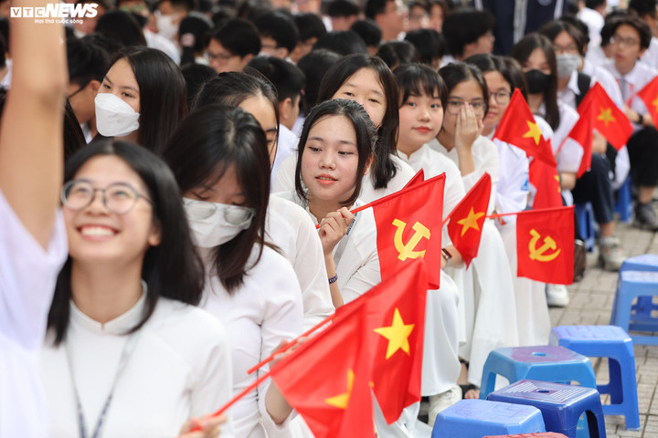 Thầy và trò Trường chuyên Hà Nội - Amsterdam nô nức đón chào lễ khai giảng năm học mới 2023-2024