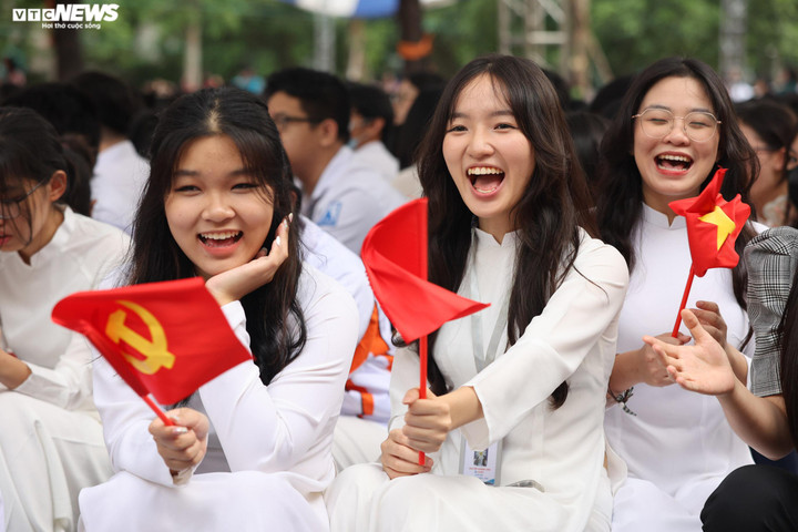 Buổi lễ khai giảng diễn ra trong không khí vui tươi và đơn giản.