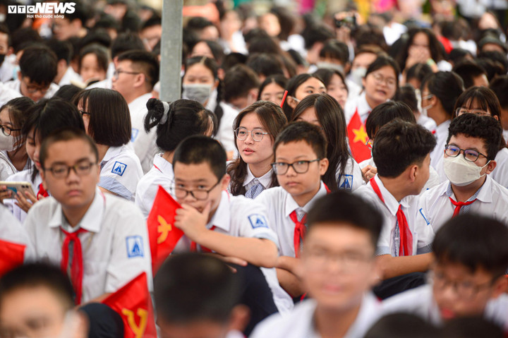 Lễ khai giảng tại trường diễn ra trong thời gian ngắn gọn nhưng vẫn mang đến không khí gần gũi, phấn khởi và ý nghĩa.