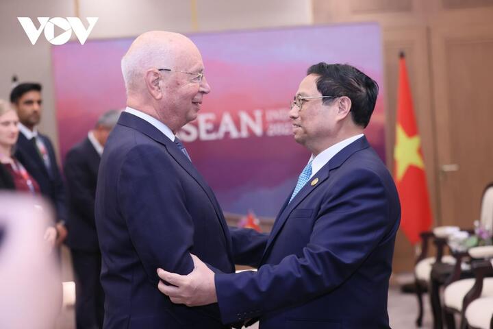 Thủ tướng Phạm Minh Chính tiếp Chủ tịch Diễn đàn Kinh tế thế giới (WEF) Klaus Schwab.