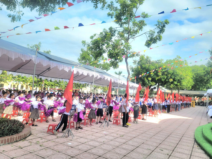 Tiết mục đồng diễn của toàn thể các em học sinh trong ngày Lễ khai giảng năm học mới 2023- 2024.