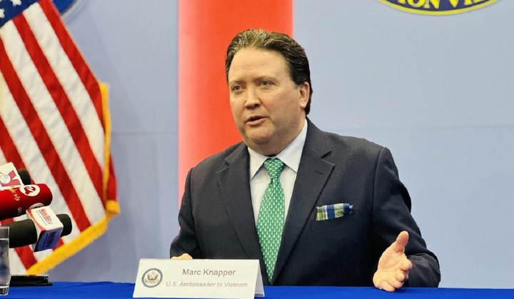 Đại sứ Hoa Kỳ Marc Knapper thông tin với báo chí về chuyến thăm của Tổng thống Joe Biden tới Việt Nam. (Ảnh: Việt Đức/TTXVN)