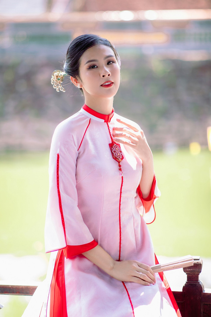 Nàng hậu chia sẻ, đây là cách cô đưa áo dài đi ra quốc tế, góp phần quảng bá nét đẹp của quê hương đến với bạn bè năm châu.