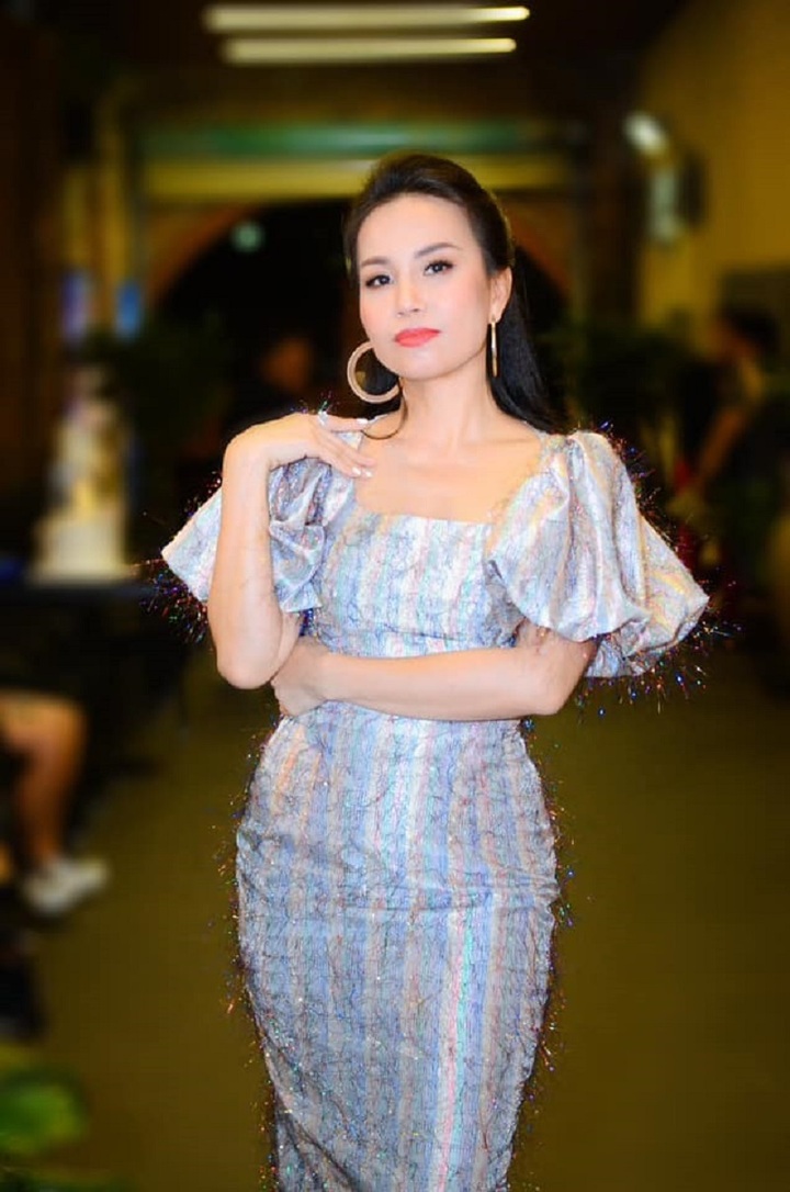 Khán giả yêu mến Cẩm Ly không chỉ vì tài năng, nhan sắc mà còn đặc biệt ngưỡng mộ lối sống đúng mực, không scandal của nữ ca sĩ.