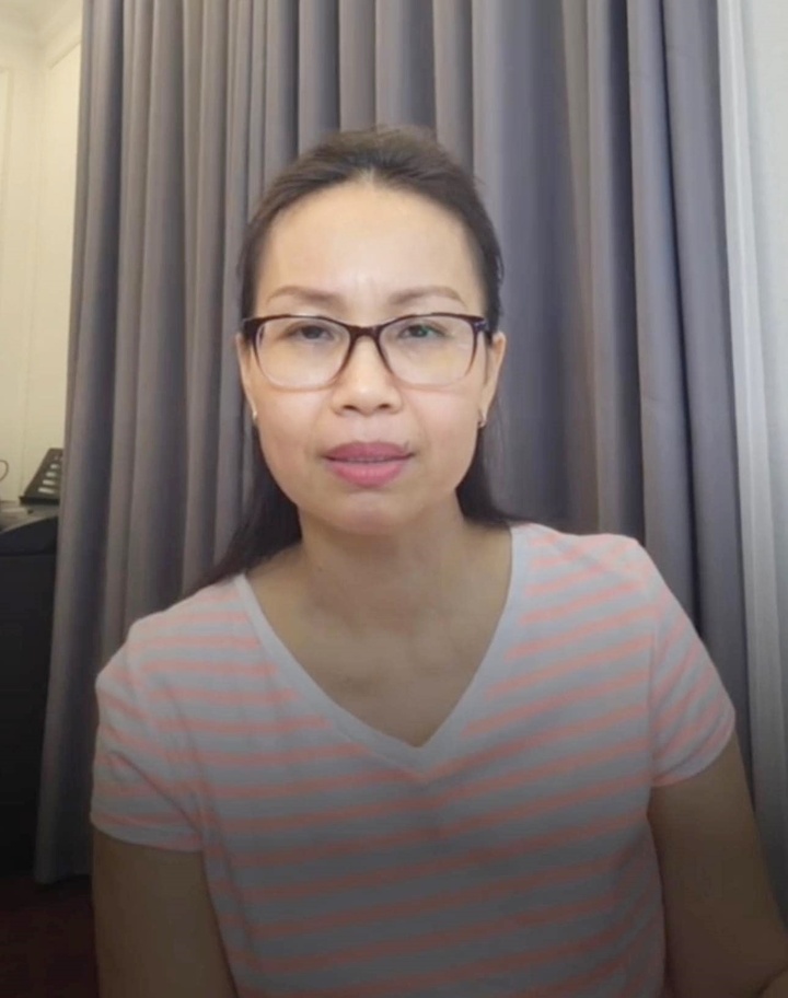 Ở độ tuổi 53, Cẩm Ly không ngại để mặt mộc, lộ những dấu vết thời gian trên gương mặt của mình. Dù vậy, trong lòng khán giả, nữ ca sĩ vẫn là "nữ thần thanh xuân", gợi nhớ nhiều ký ức đẹp về làng nhạc Việt thập niên 80 - 2000.