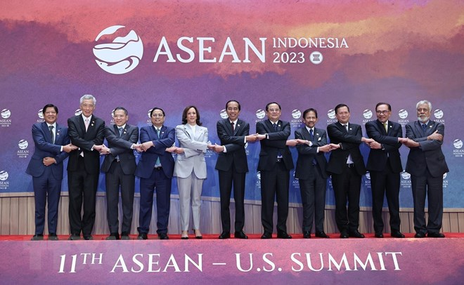 Thủ tướng Phạm Minh Chính và các Trưởng đoàn tham dự Hội nghị Cấp cao Đặc biệt ASEAN-Canada chụp ảnh chung. (Ảnh: Dương Giang/TTXVN)