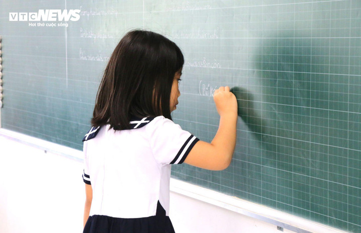 Dù một số lớp, học sinh vắng hơn 1/2 nhưng công tác dạy và học tại Trường Tiểu học Hòa Bắc vẫn diễn ra đúng chương trình giáo dục của Bộ Giáo dục và Đào tạo.