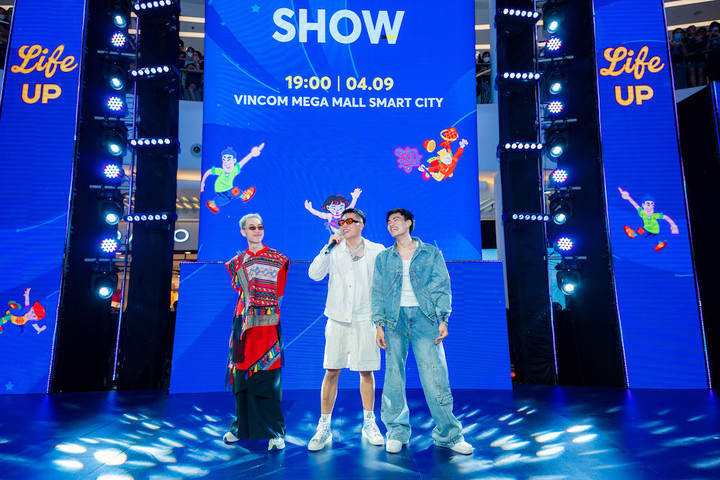 Bộ ba tài năng lọt vào chung kết Rap Việt Mùa 3 đã mang đến một đêm nhạc “LifeUP Show” sôi động bậc nhất tại Vincom Mega Mall Smart City.