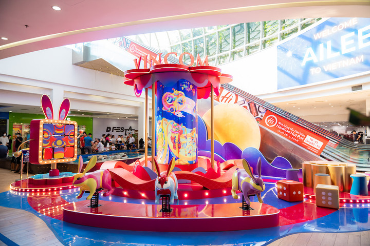 Đèn kéo quân khổng lồ với màn diễn hoạ độc đáo trở thành điểm check-in siêu hot dịp Trung thu.