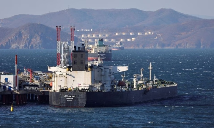 Hình ảnh tàu chở dầu neo tại cảng Kozmino, vịnh Nakhodka, gần thành phố Nakhodka, Nga. (Ảnh: Reuters)