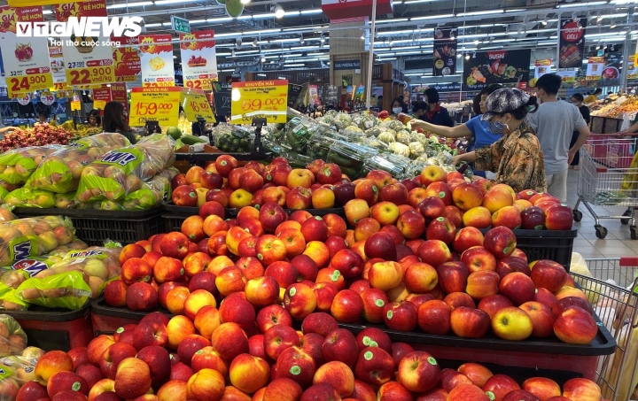 Khảo sát của PV VTC News ngày 7/9 cho thấy, giá các loại trái cây nhập ngoại trên thị trường đang khá dễ chịu, có loại chỉ vài chục nghìn đồng/kg.