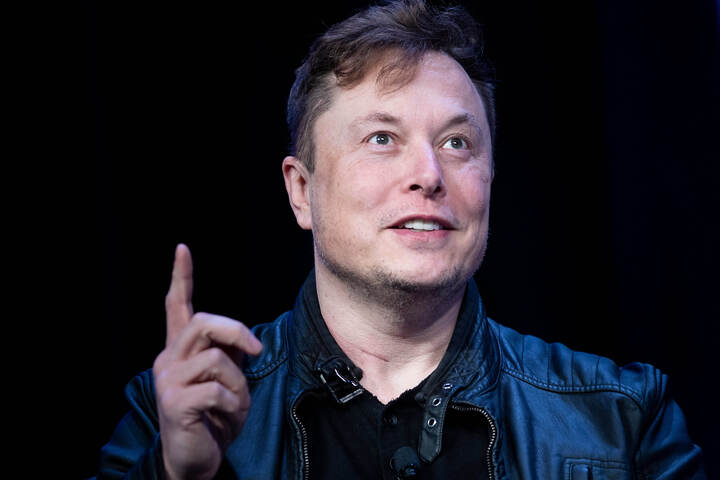 Elon Musk dừng cung cấp mạng cho Ukraine ở Crimea. (Ảnh: CNBC)