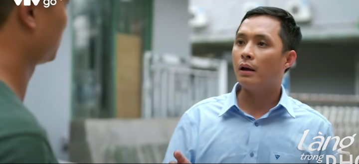 Tiến Ngọc trong vai quản đốc Ngọc phim "Làng trong phố".