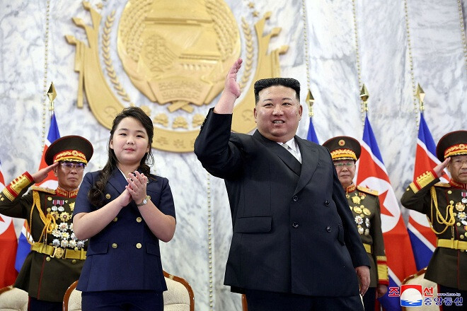 Lễ duyệt binh hôm 8/9 có sự tham dự của Chủ tịch Triều Tiên Kim Jong-un. Lễ duyệt binh diễn ra tại Quảng trường Kim Nhật Thành ở Thủ đô Bình Nhưỡng.