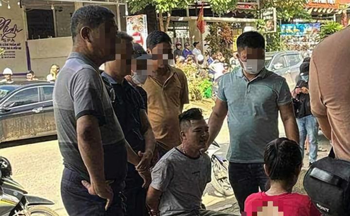 'Quân idol' tại thời điểm bị công an thực hiện lệnh giữ người trong trường hợp khẩn cấp. (Ảnh: N.Q)