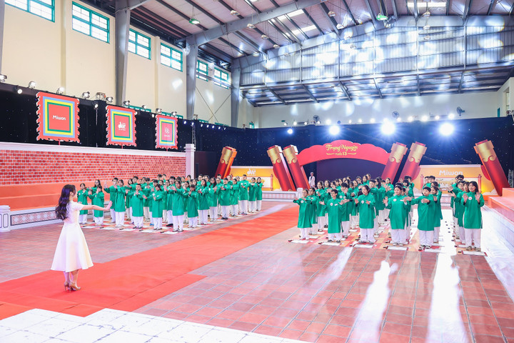 100 thí sinh trong cuộc thi chung kết “Trạng nguyên Tuổi 13” năm 2022.